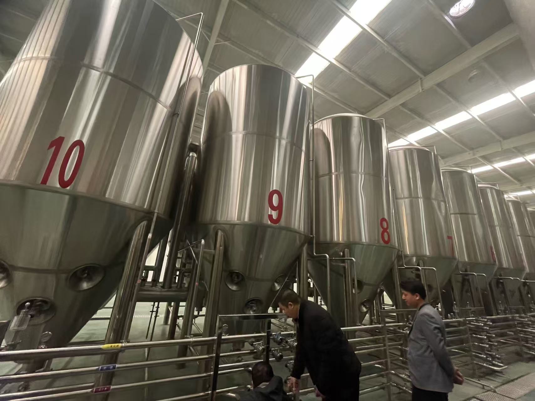 丹东精酿啤酒设备厂—平面布置、设备设计、制造、调试、培训等一条龙服务